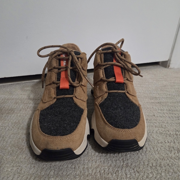 Sorel Tan and Black Ankle Boots - Picture 2 of 3